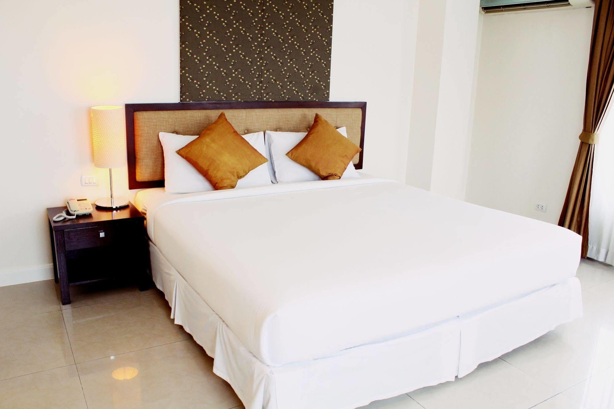 Romance Hotel Bangna Bangkok Exterior foto